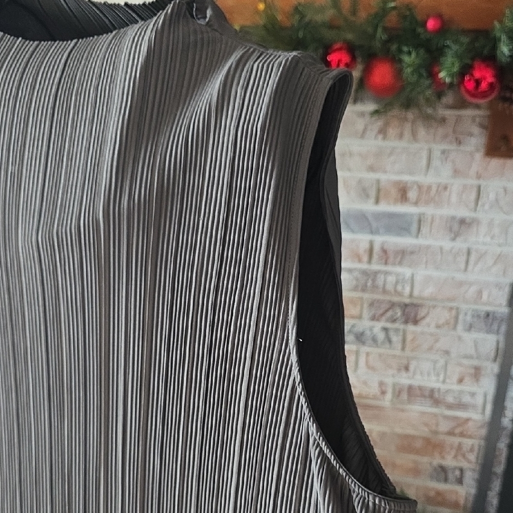 Ava & Viv Grey Pleated Maxi Dress - Picture 3 of 3